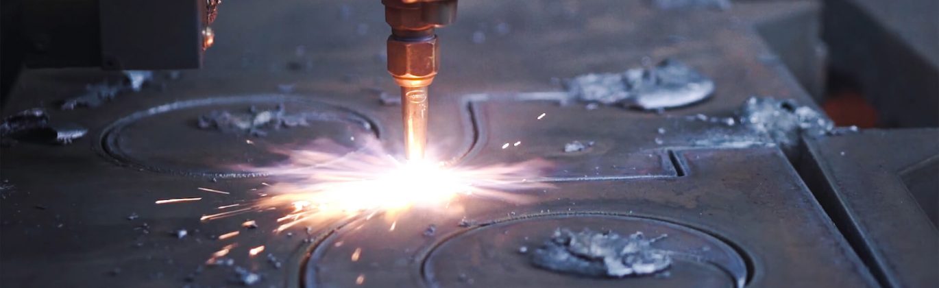 banner-CNC-vs-Manual-Machining