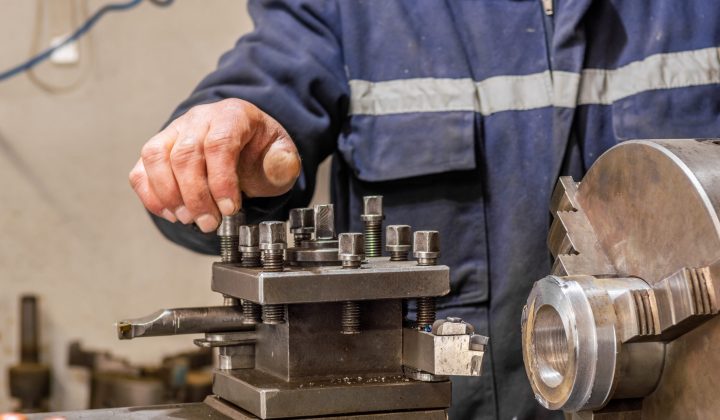 5 Signs Your Industrial Equipment Needs Professional Repair (Before It’s Too Late)